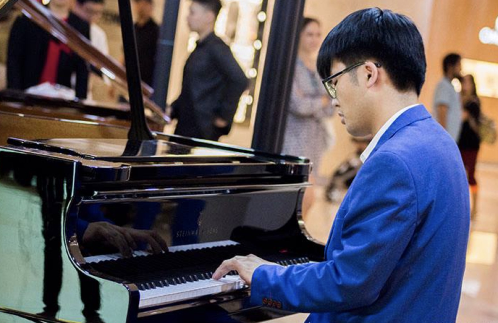 Jaeyong Kang playing a Steinway grand piano, seen from the keyboard side