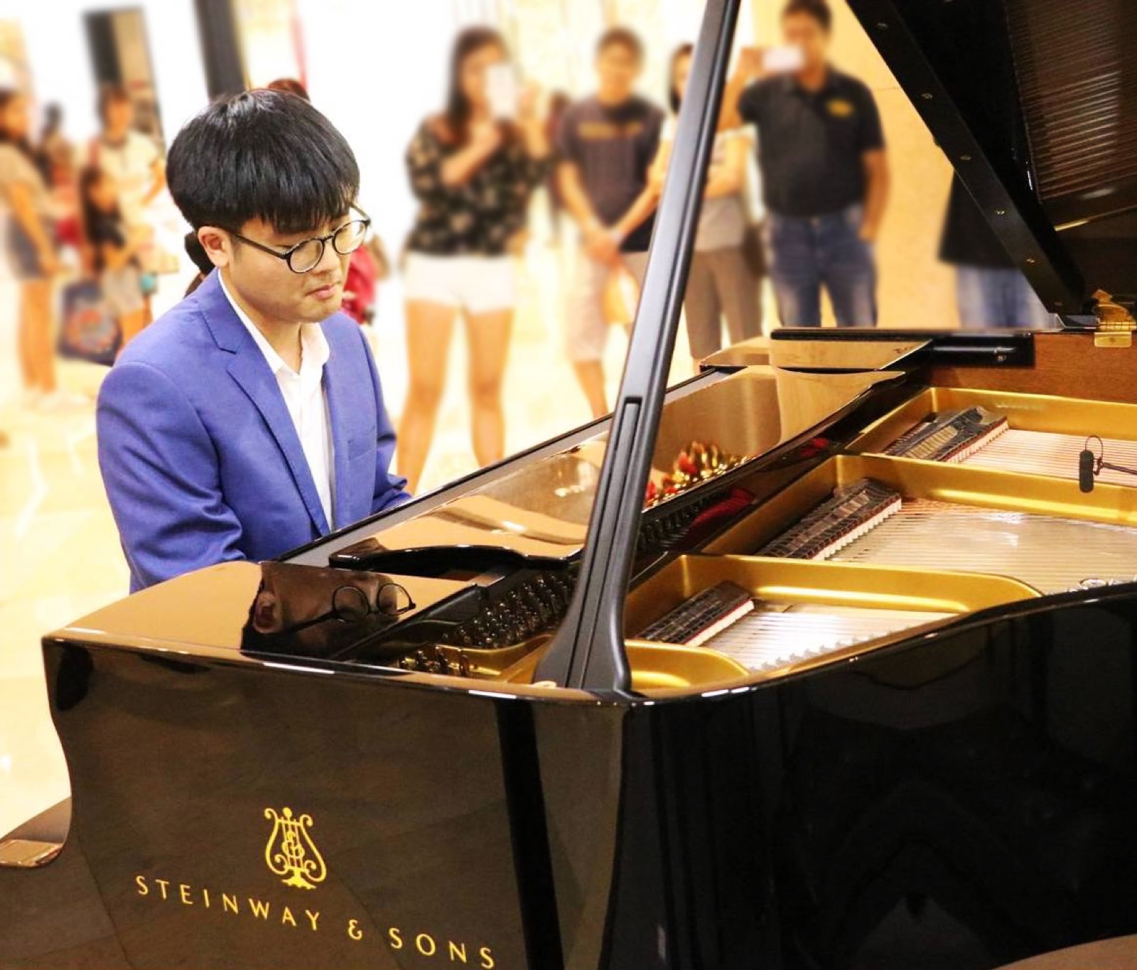 Jaeyong Kang performing on a Steinway & Sons grand piano before an audience